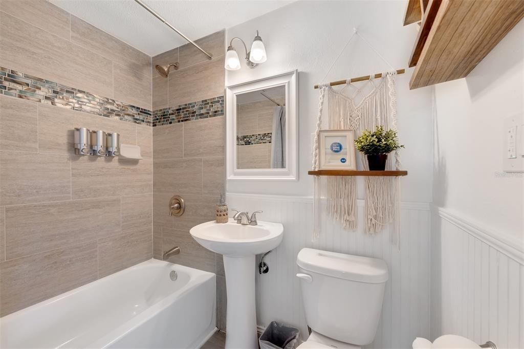 For Rent: $3,000 (4 beds, 2 baths, 1301 Square Feet)