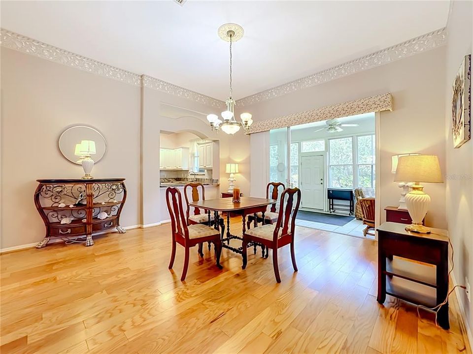 For Sale: $384,900 (2 beds, 2 baths, 2142 Square Feet)