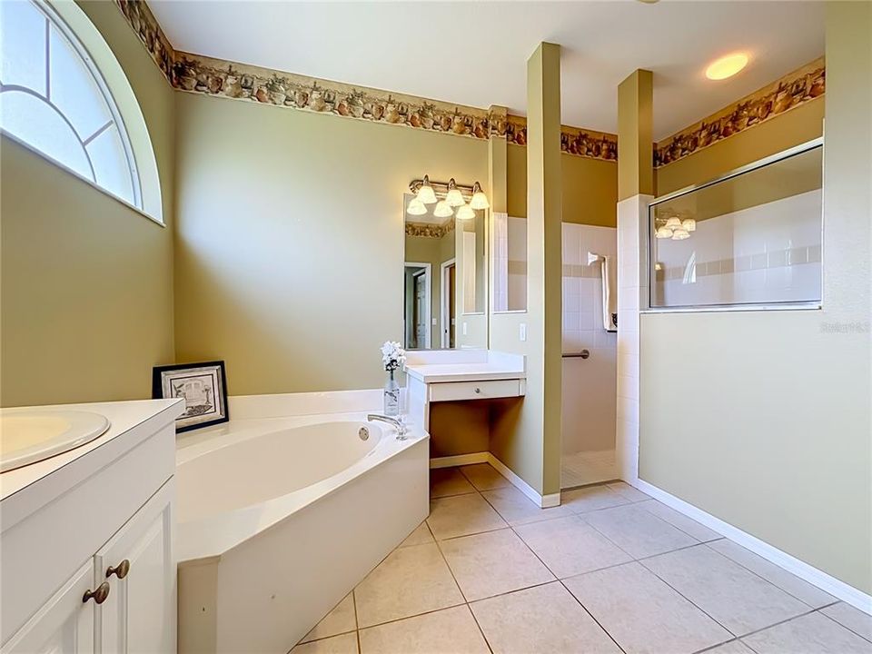 For Sale: $384,900 (2 beds, 2 baths, 2142 Square Feet)