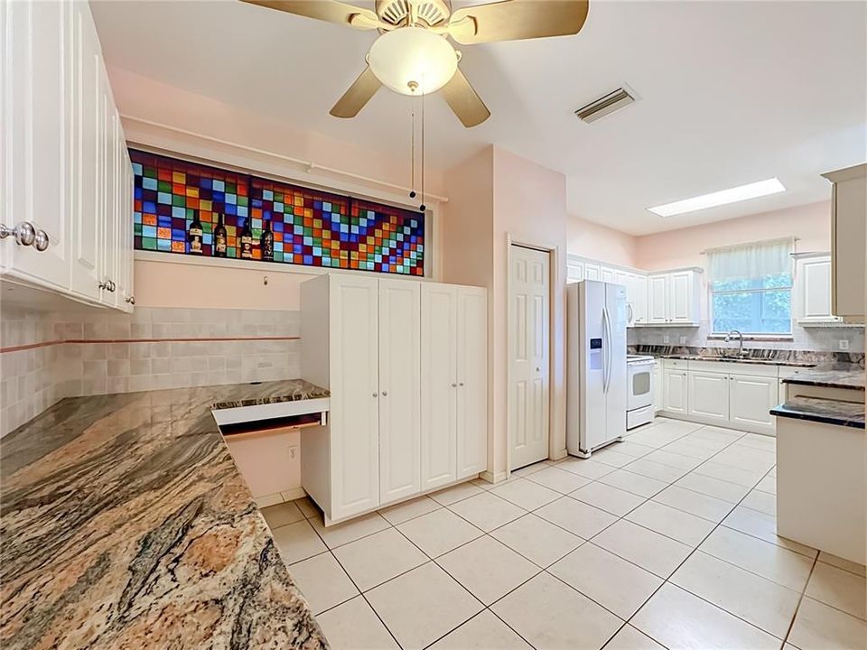 For Sale: $384,900 (2 beds, 2 baths, 2142 Square Feet)