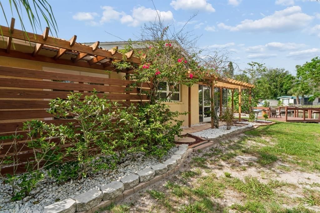 На продажу: $389,000 (3 спален, 2 ванн, 1325 Квадратных фут)
