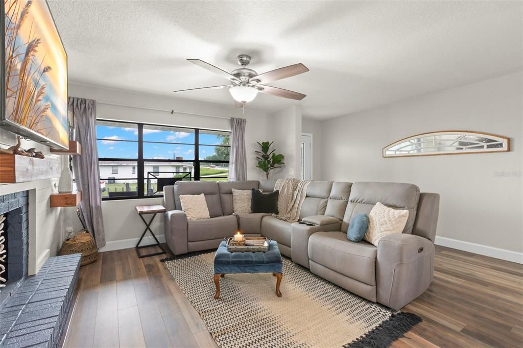 For Sale: $415,000 (4 beds, 2 baths, 1683 Square Feet)