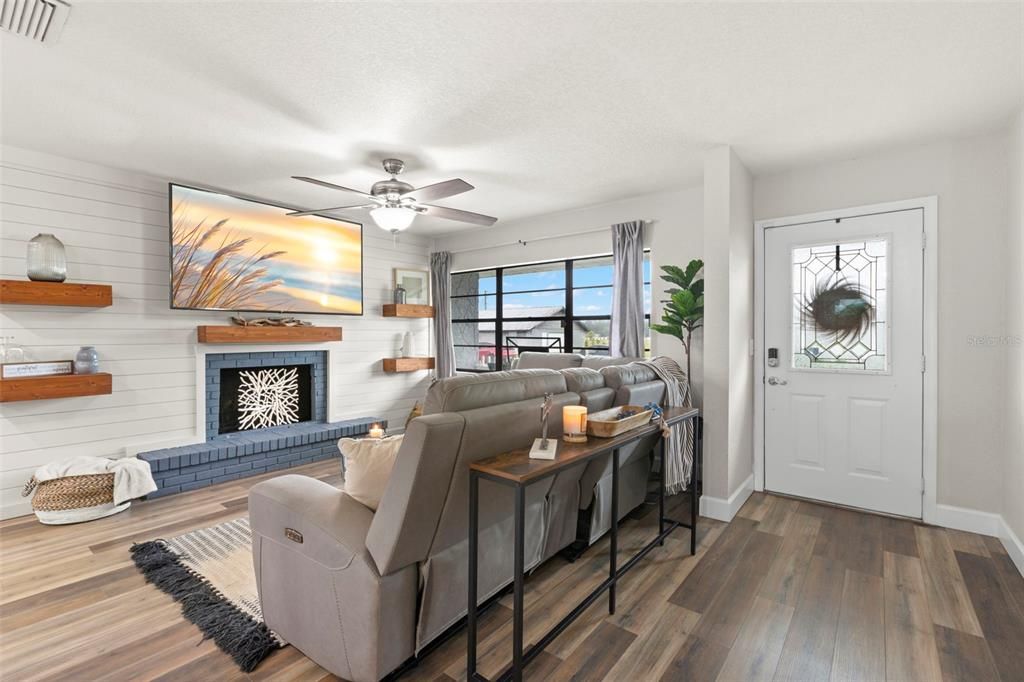 For Sale: $415,000 (4 beds, 2 baths, 1683 Square Feet)