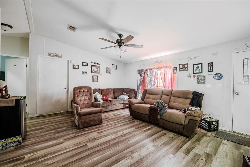 For Sale: $189,900 (3 beds, 2 baths, 1232 Square Feet)
