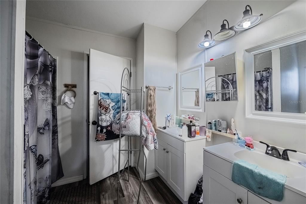 For Sale: $189,900 (3 beds, 2 baths, 1232 Square Feet)