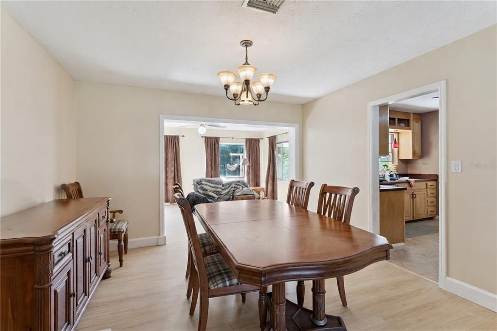 En Venta: $579,900 (3 camas, 2 baños, 1837 Pies cuadrados)