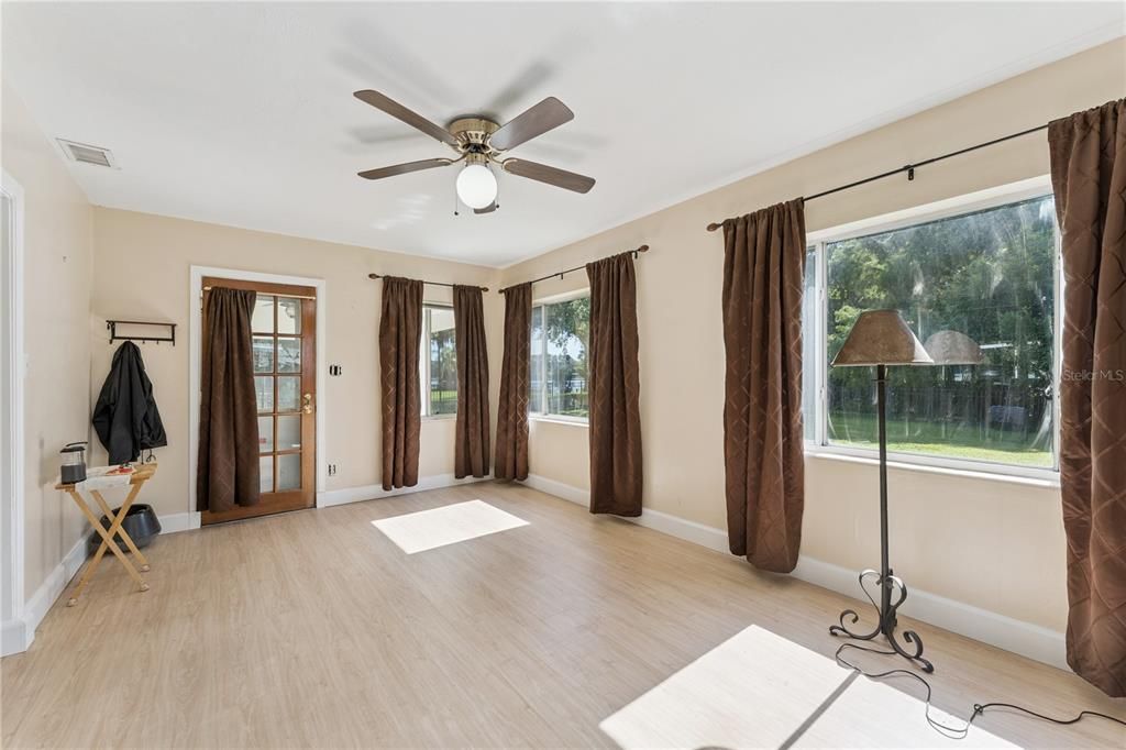 En Venta: $579,900 (3 camas, 2 baños, 1837 Pies cuadrados)