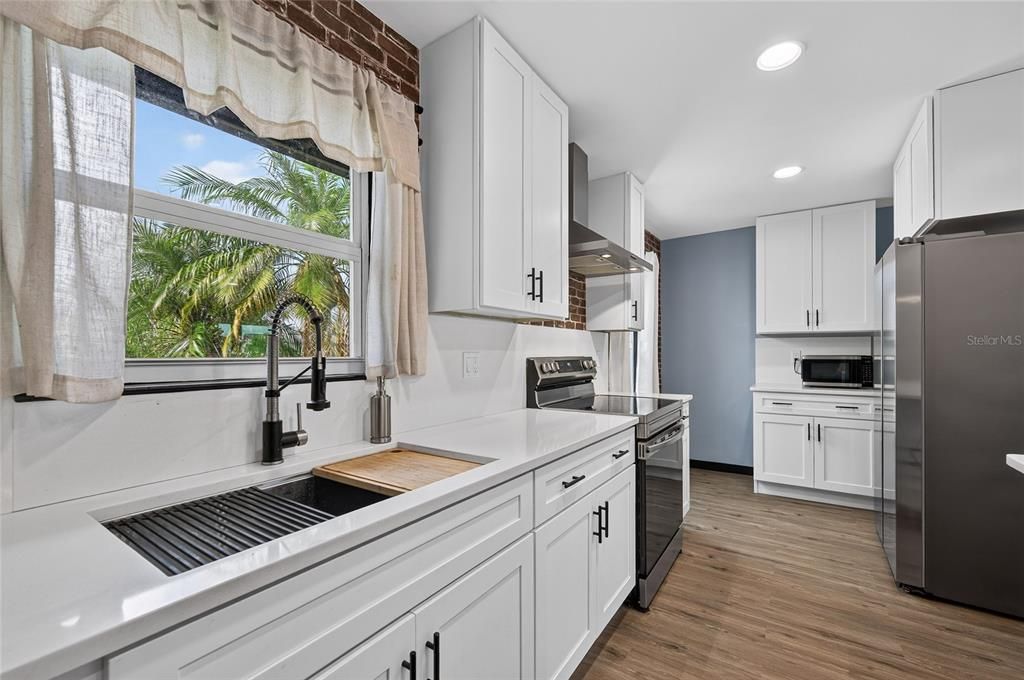 For Sale: $315,000 (3 beds, 2 baths, 1287 Square Feet)
