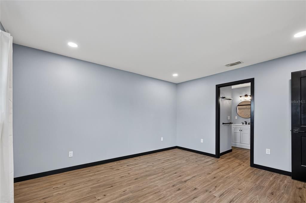 For Sale: $315,000 (3 beds, 2 baths, 1287 Square Feet)