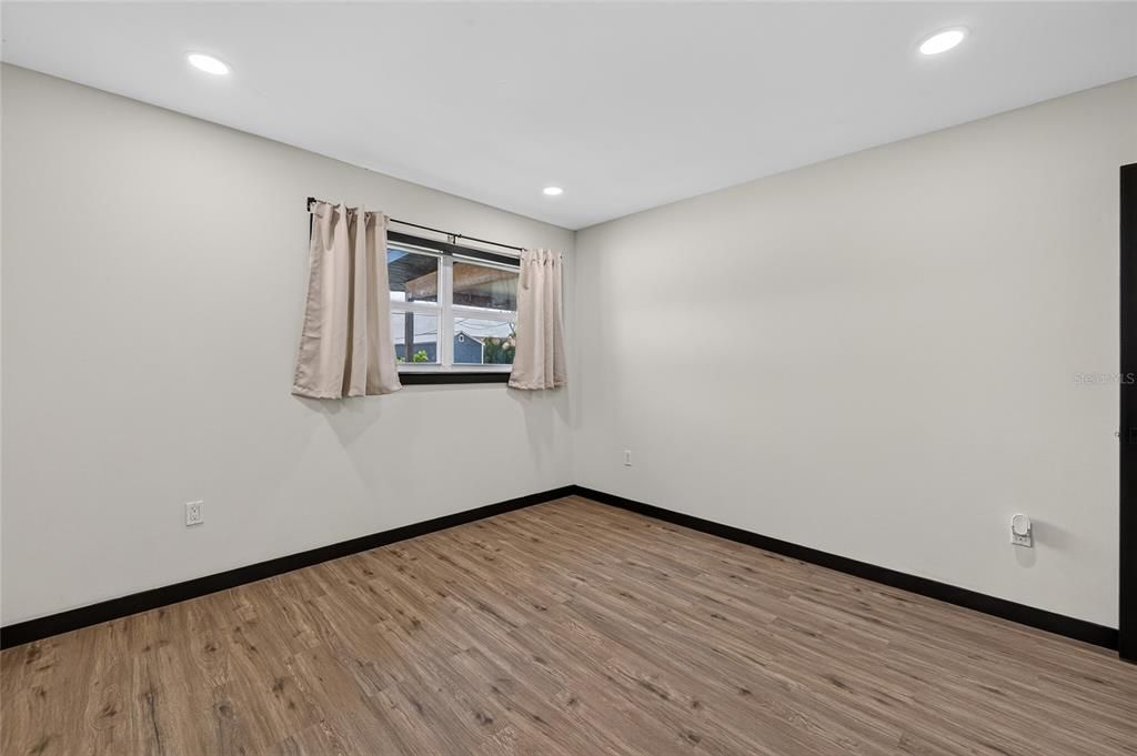 For Sale: $315,000 (3 beds, 2 baths, 1287 Square Feet)