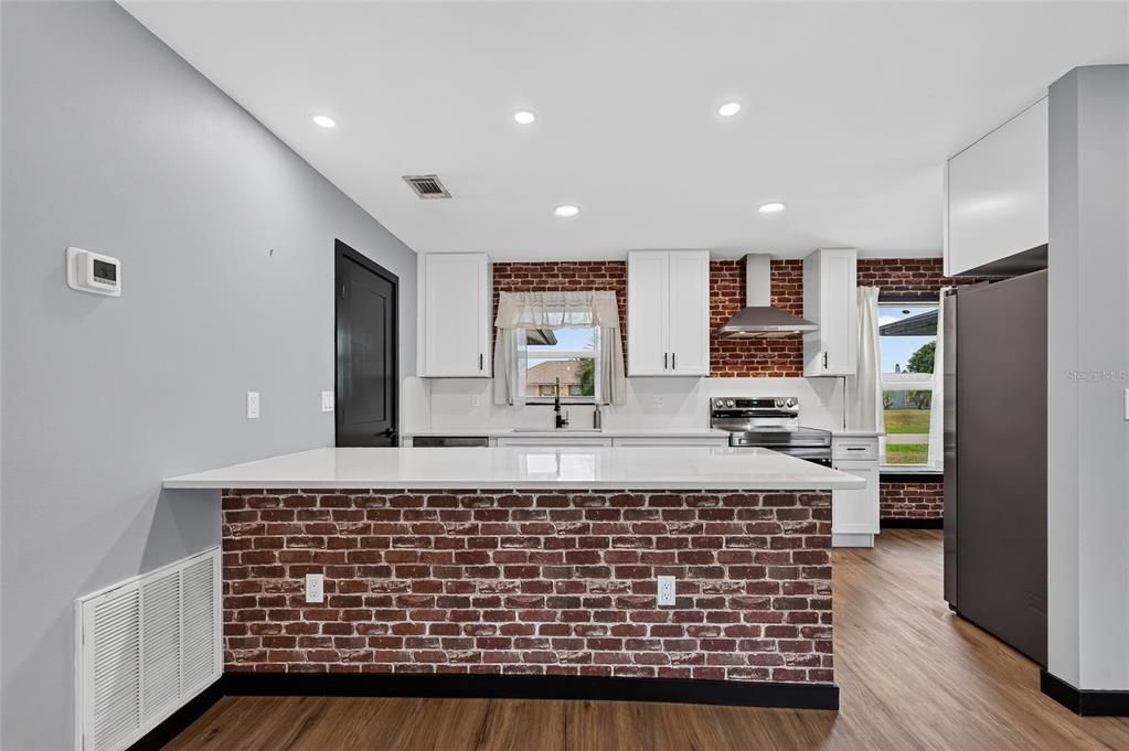 For Sale: $315,000 (3 beds, 2 baths, 1287 Square Feet)