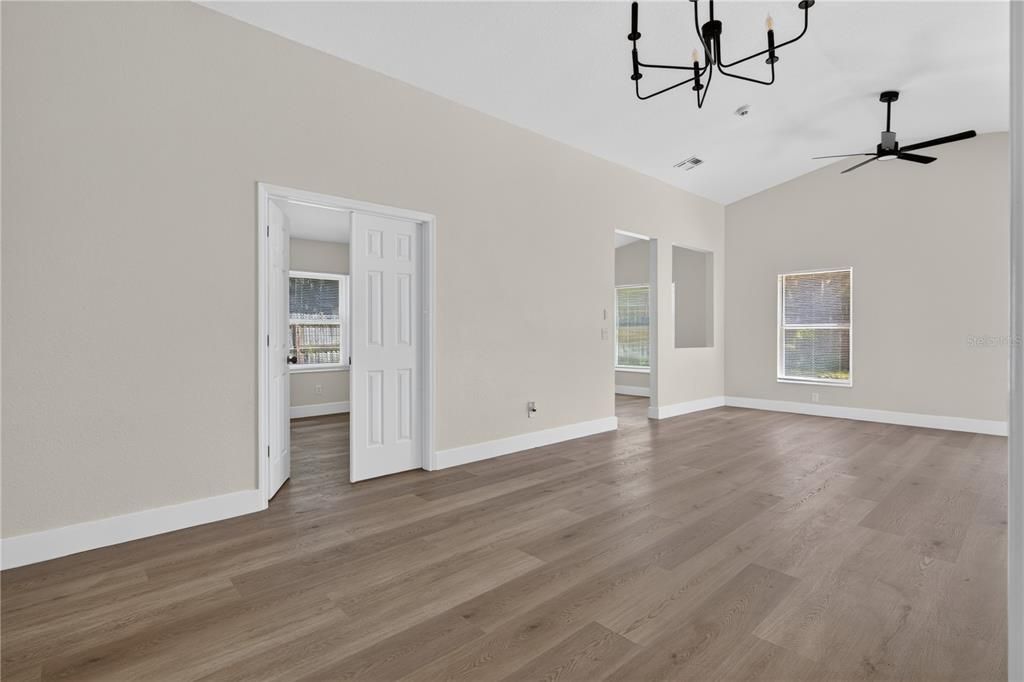 En Venta: $379,000 (4 camas, 2 baños, 1494 Pies cuadrados)