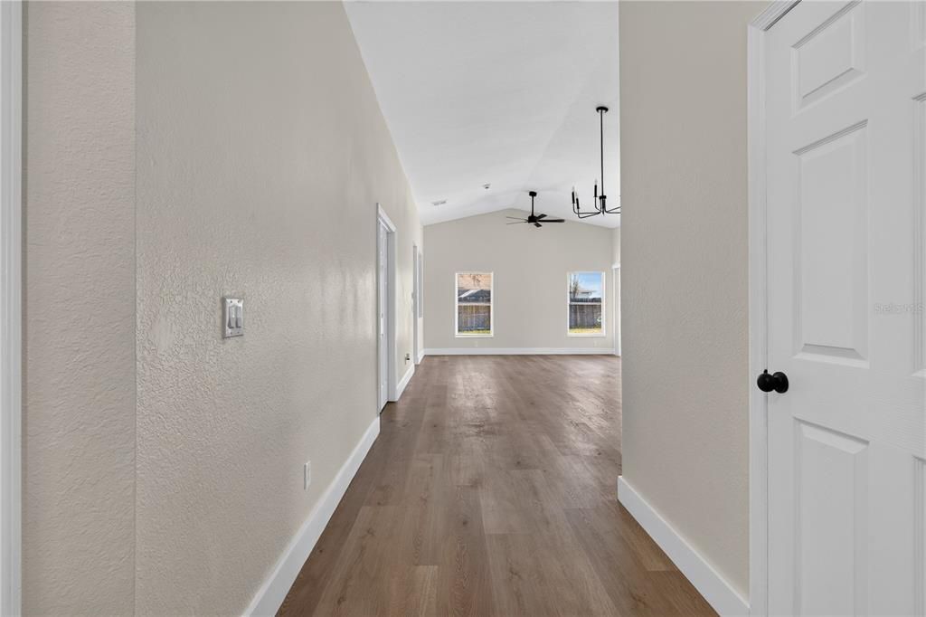 En Venta: $379,000 (4 camas, 2 baños, 1494 Pies cuadrados)
