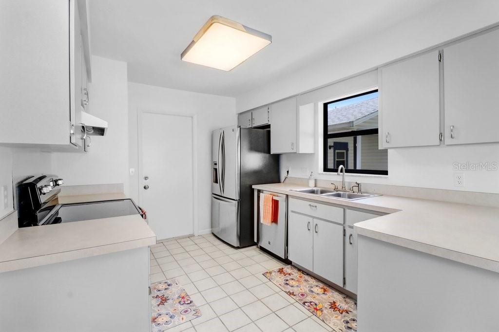 На продажу: $247,500 (2 спален, 2 ванн, 1366 Квадратных фут)