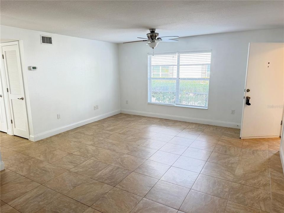For Rent: $1,250 (2 beds, 1 baths, 891 Square Feet)