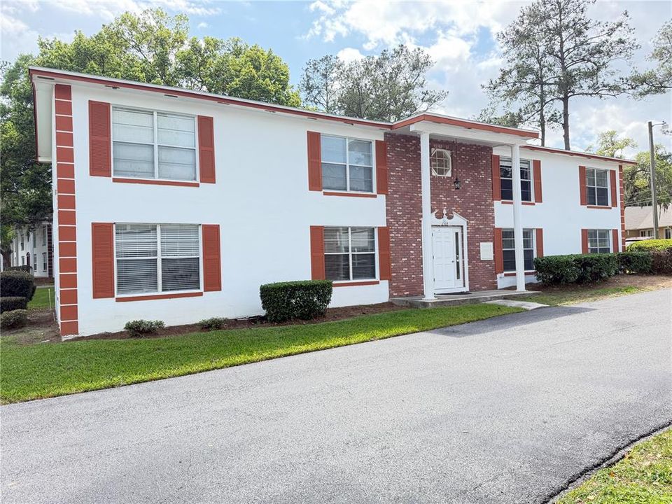 For Rent: $1,250 (2 beds, 1 baths, 891 Square Feet)