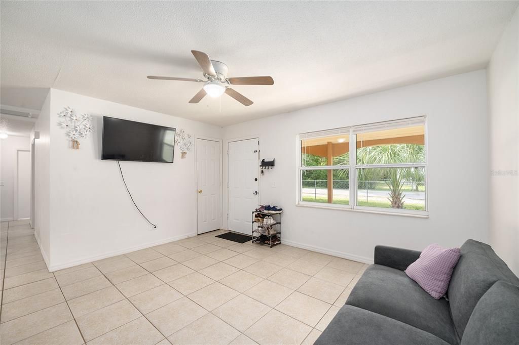 Active With Contract: $218,000 (3 beds, 2 baths, 1144 Square Feet)