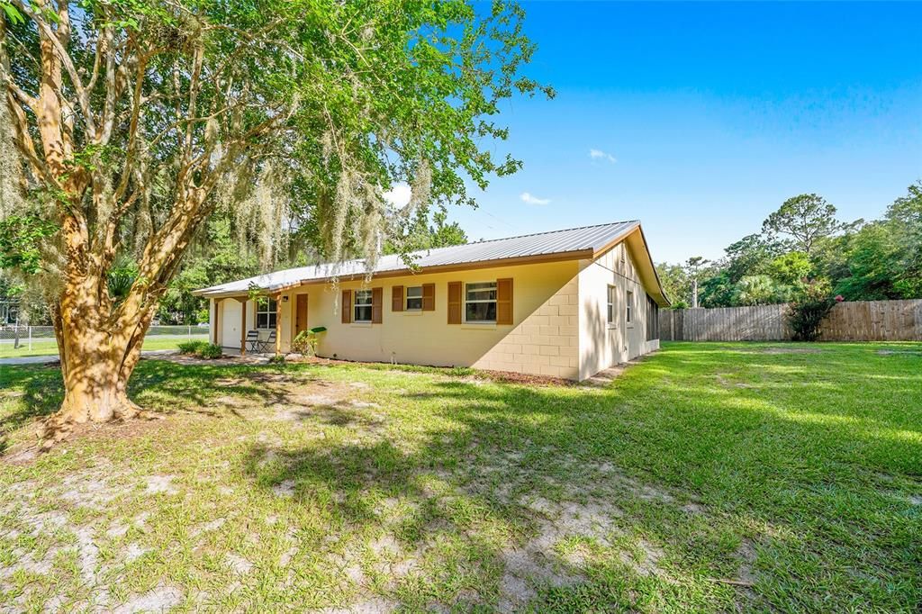 Active With Contract: $218,000 (3 beds, 2 baths, 1144 Square Feet)