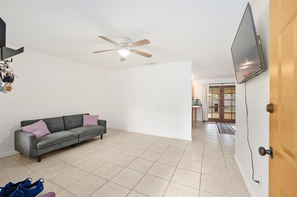 Active With Contract: $218,000 (3 beds, 2 baths, 1144 Square Feet)