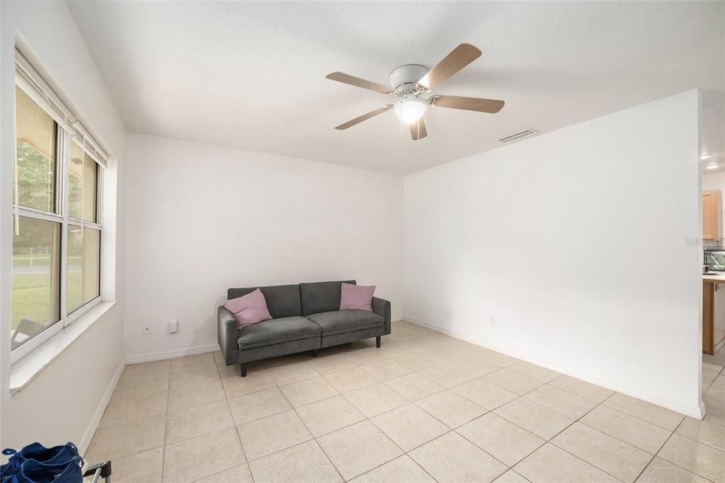Active With Contract: $218,000 (3 beds, 2 baths, 1144 Square Feet)