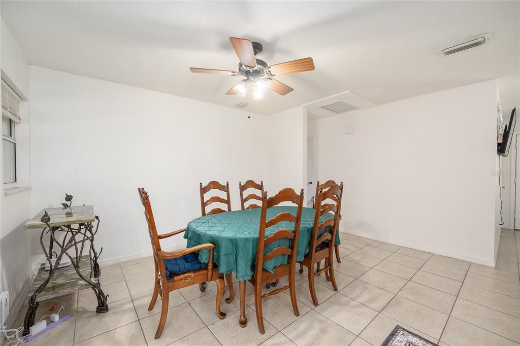Active With Contract: $218,000 (3 beds, 2 baths, 1144 Square Feet)