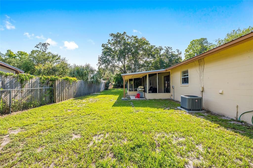 Active With Contract: $218,000 (3 beds, 2 baths, 1144 Square Feet)