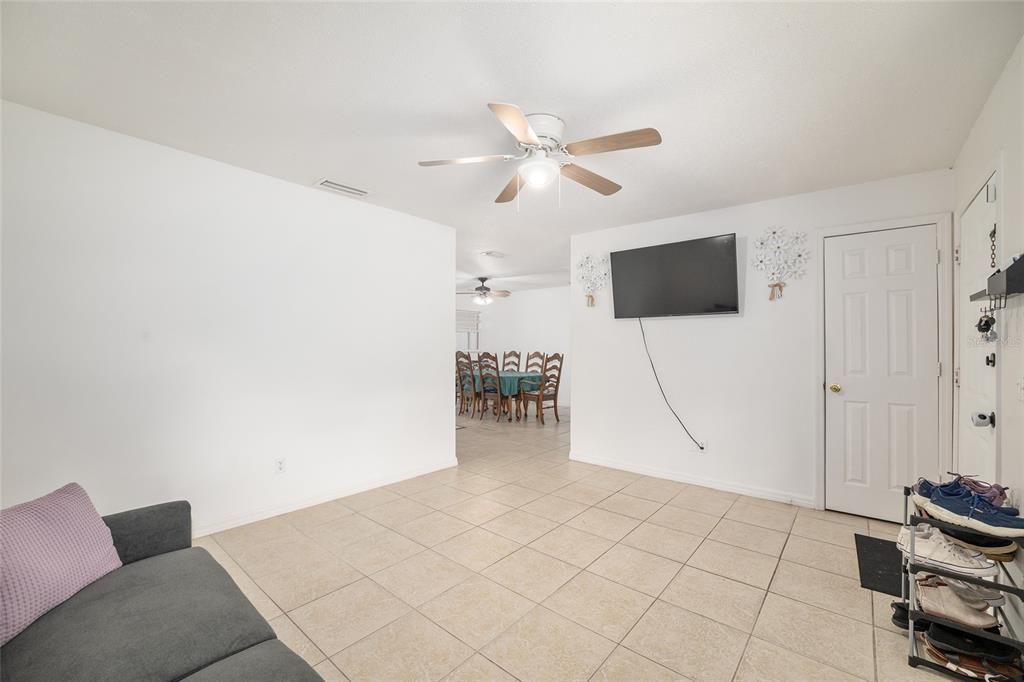 Active With Contract: $218,000 (3 beds, 2 baths, 1144 Square Feet)