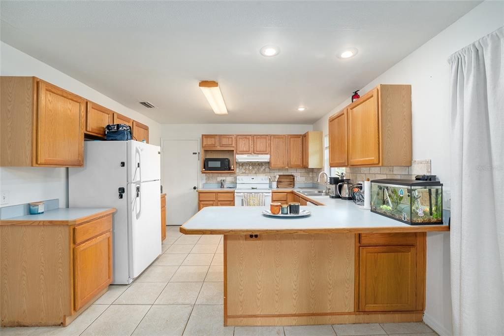 Active With Contract: $218,000 (3 beds, 2 baths, 1144 Square Feet)