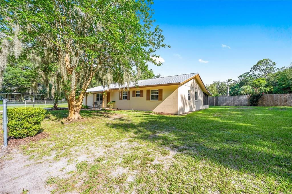 Active With Contract: $218,000 (3 beds, 2 baths, 1144 Square Feet)