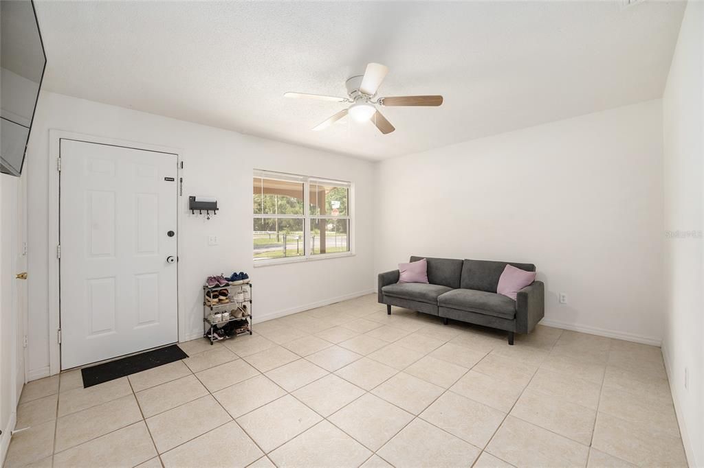 Active With Contract: $218,000 (3 beds, 2 baths, 1144 Square Feet)