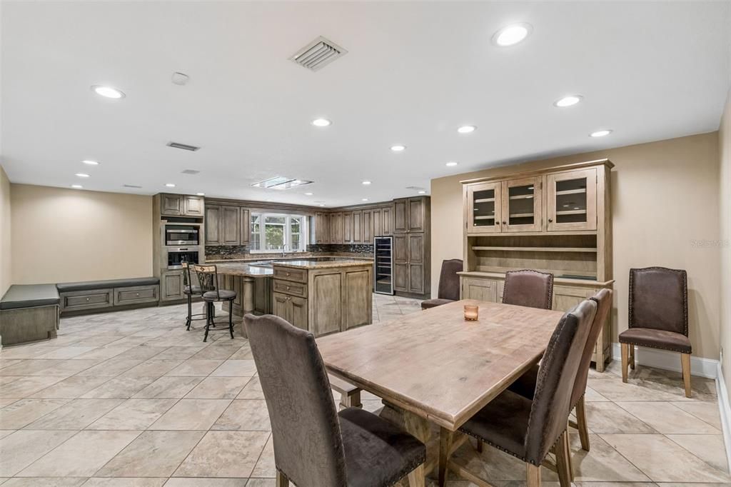 For Sale: $850,000 (5 beds, 4 baths, 3237 Square Feet)
