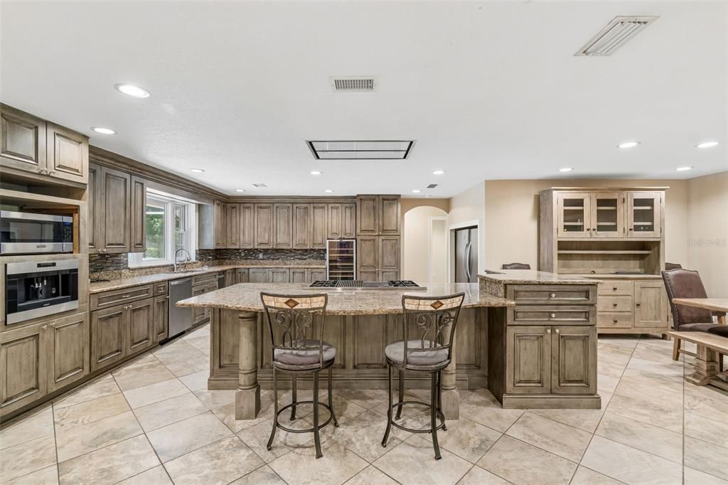 For Sale: $850,000 (5 beds, 4 baths, 3237 Square Feet)