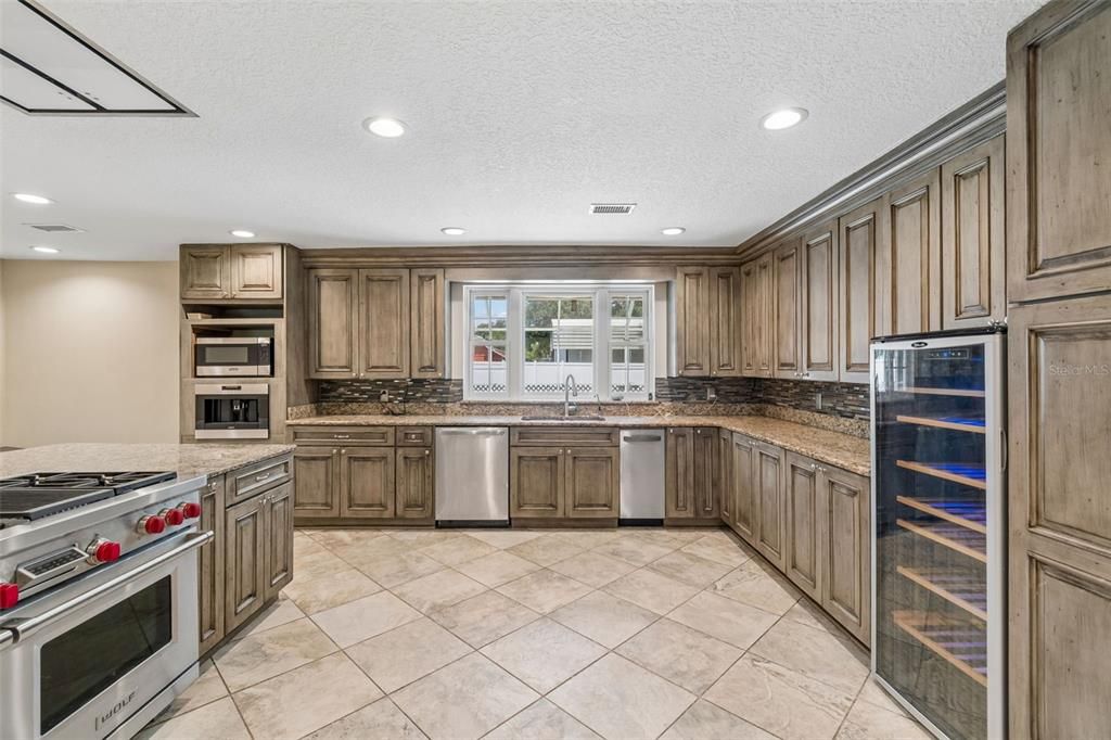For Sale: $850,000 (5 beds, 4 baths, 3237 Square Feet)