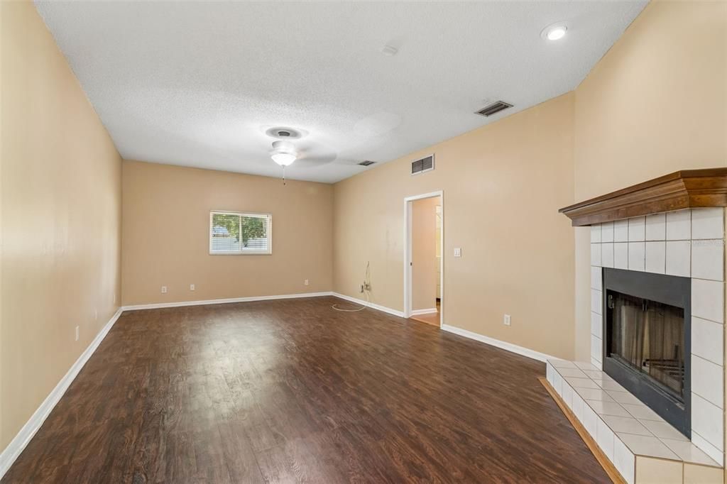 For Sale: $850,000 (5 beds, 4 baths, 3237 Square Feet)