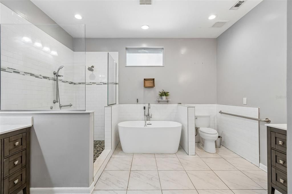 For Sale: $850,000 (5 beds, 4 baths, 3237 Square Feet)
