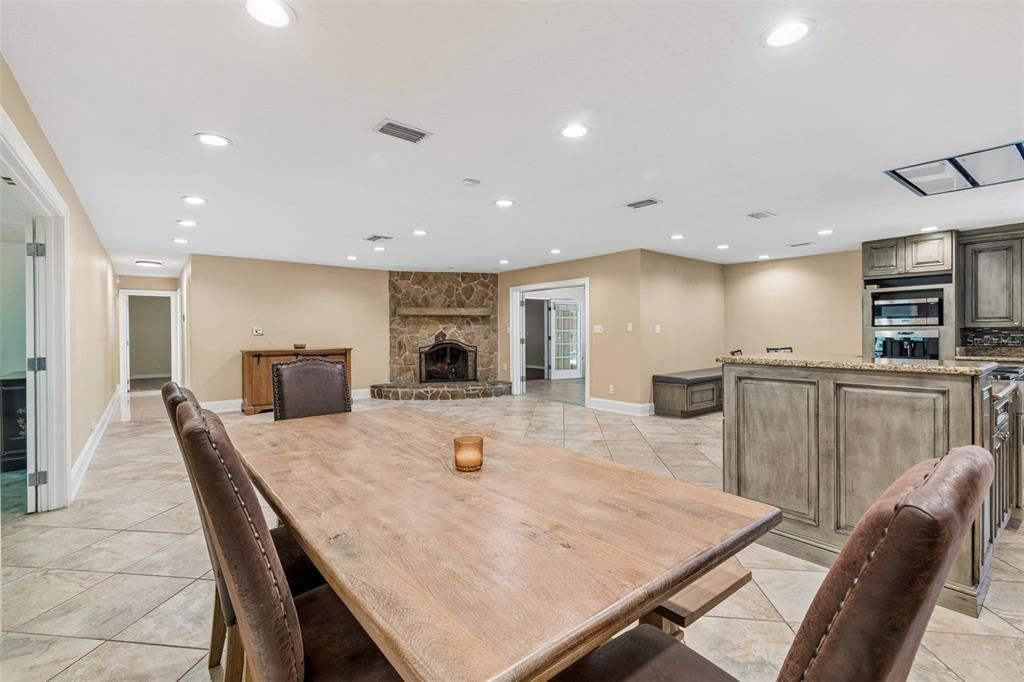 For Sale: $850,000 (5 beds, 4 baths, 3237 Square Feet)