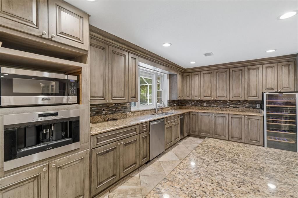 For Sale: $850,000 (5 beds, 4 baths, 3237 Square Feet)
