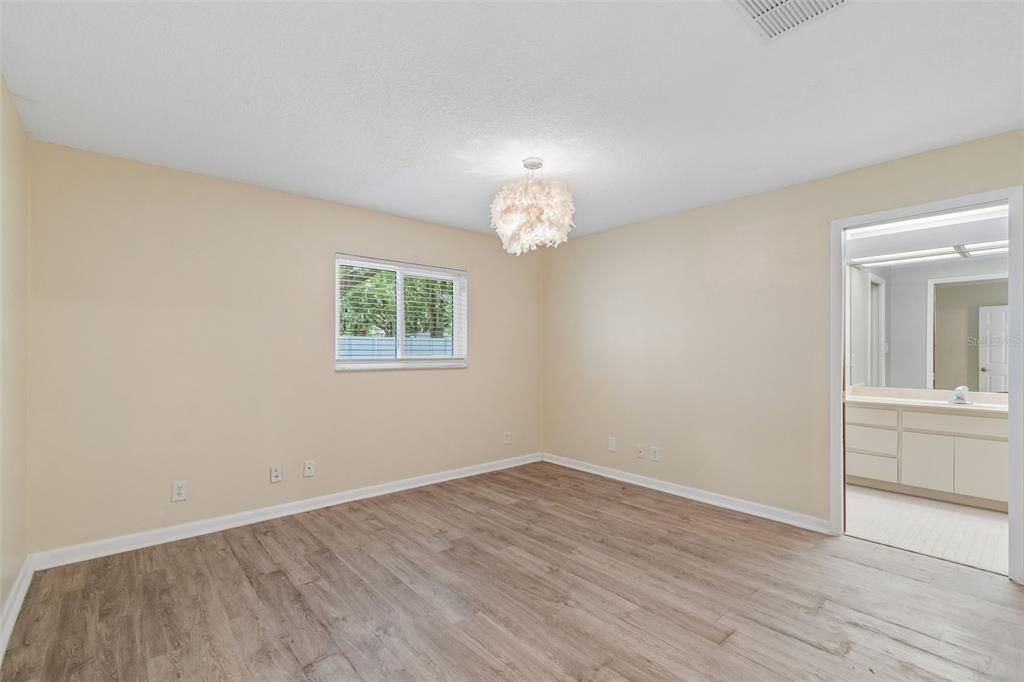 For Sale: $850,000 (5 beds, 4 baths, 3237 Square Feet)