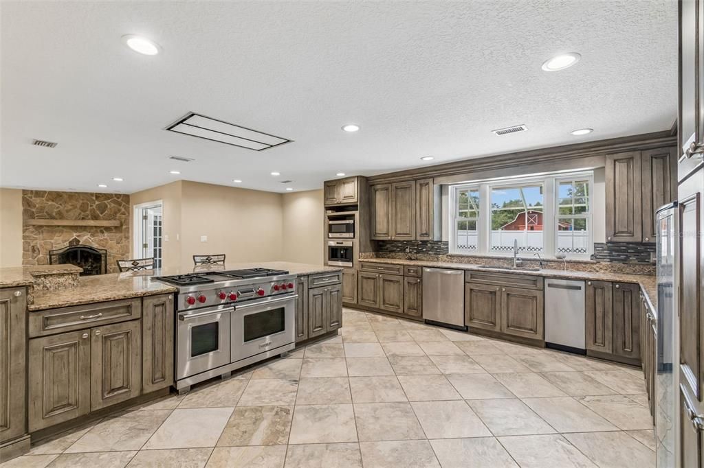 For Sale: $850,000 (5 beds, 4 baths, 3237 Square Feet)