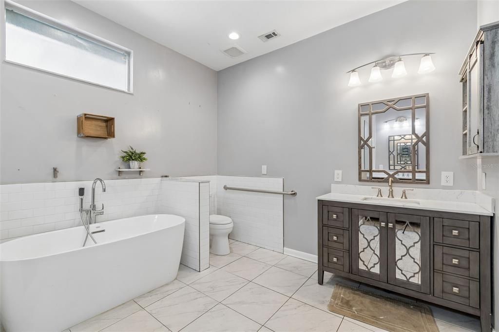 For Sale: $850,000 (5 beds, 4 baths, 3237 Square Feet)