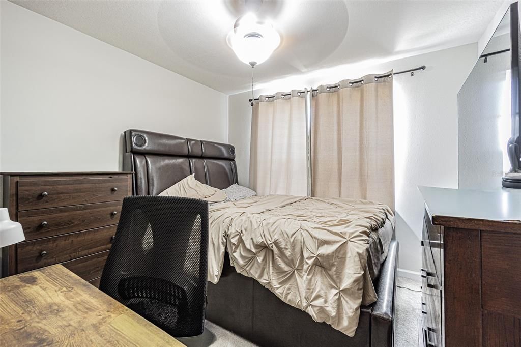 En Venta: $405,000 (4 camas, 2 baños, 2046 Pies cuadrados)