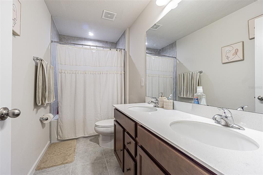 En Venta: $405,000 (4 camas, 2 baños, 2046 Pies cuadrados)