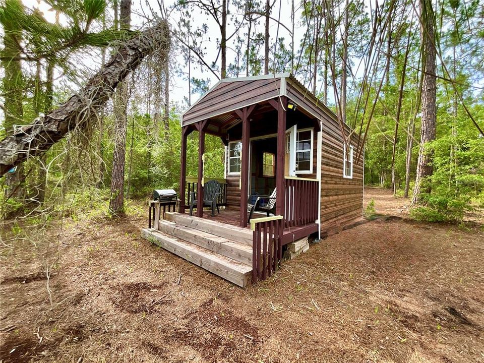 На продажу: $129,900 (0.77 acres)