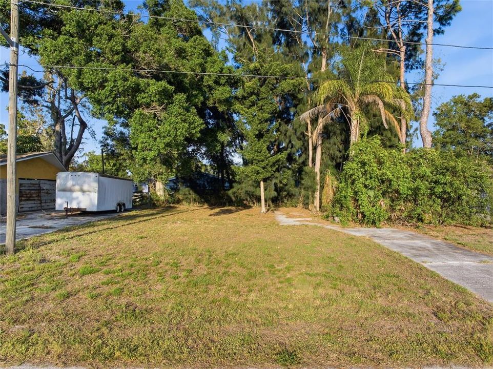 На продажу: $185,999 (0.12 acres)