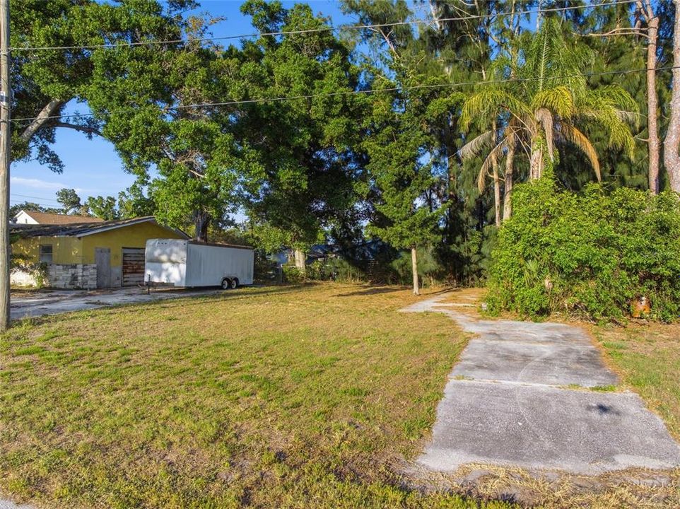 На продажу: $185,999 (0.12 acres)
