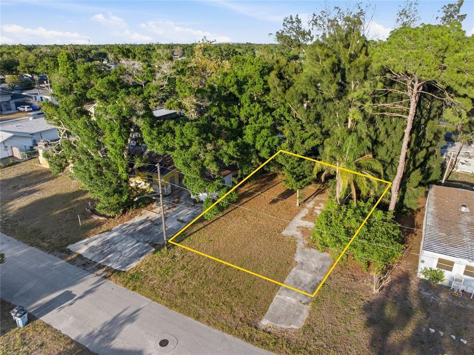 На продажу: $185,999 (0.12 acres)