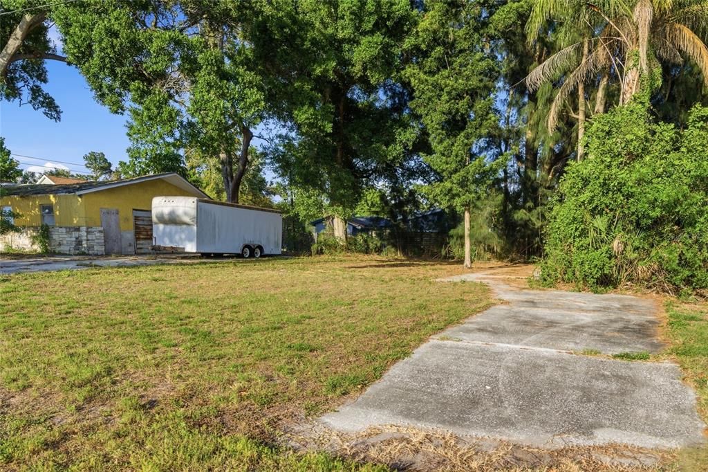 На продажу: $185,999 (0.12 acres)