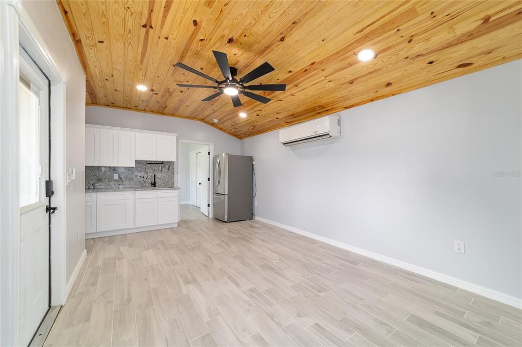 For Sale: $3,999,999 (7 beds, 5 baths, 3400 Square Feet)