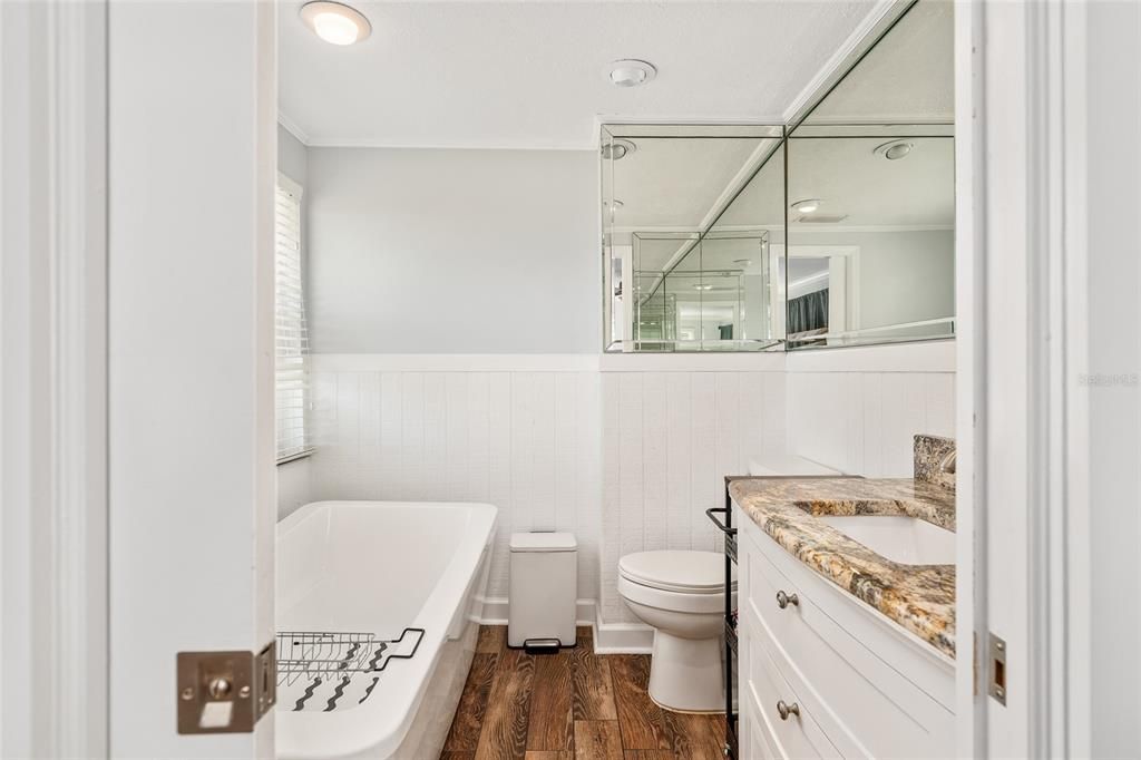 For Sale: $3,999,999 (7 beds, 5 baths, 3400 Square Feet)