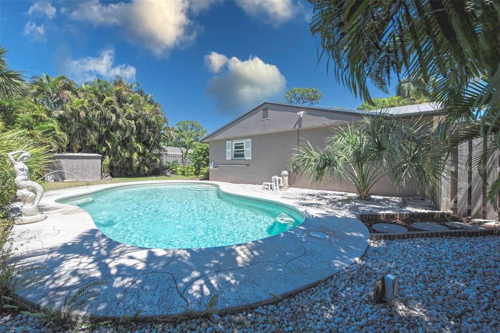 For Rent: $2,995 (2 beds, 2 baths, 891 Square Feet)